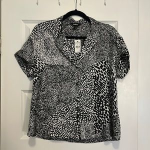 Button up collared short sleeve shirt